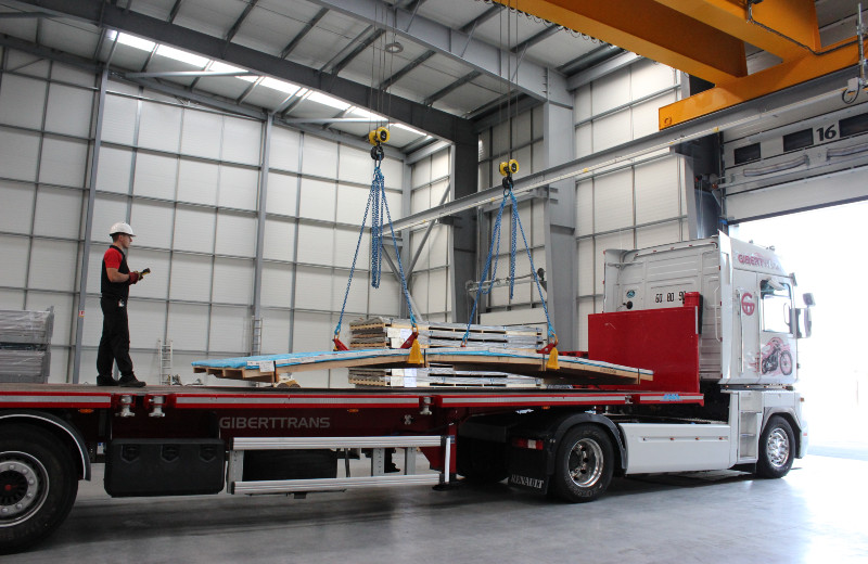 Overhead crane with a capacity of 10 tonnes